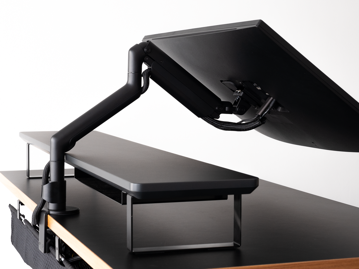 PREDUCTS Monitor Arm:DASHBOARDに合わせて設計した新たなパートナー PREDUCTS Monitor Arm:DASHBOARDに合わせて設計した新たなパートナー