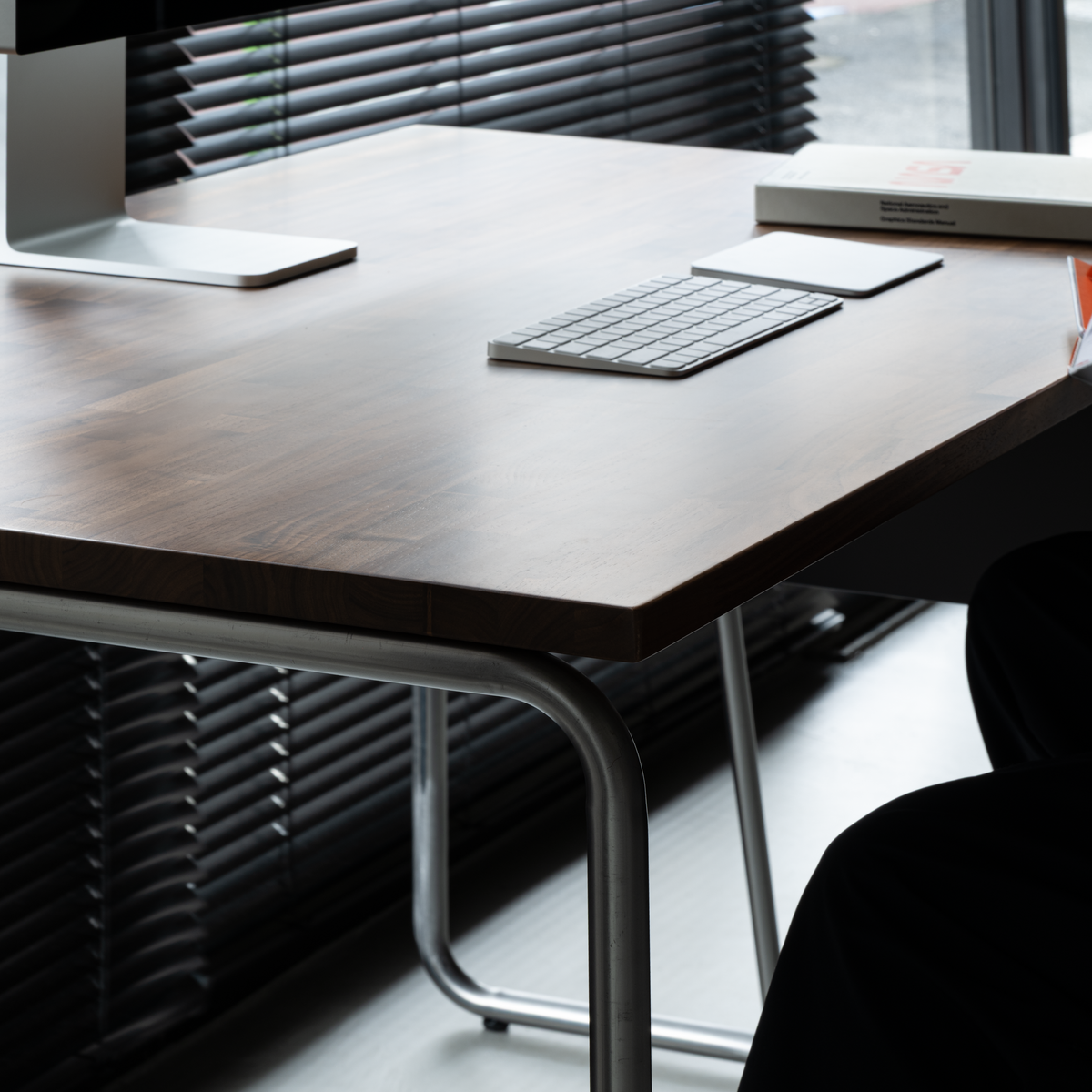 DESK - DOME / Steel Leg