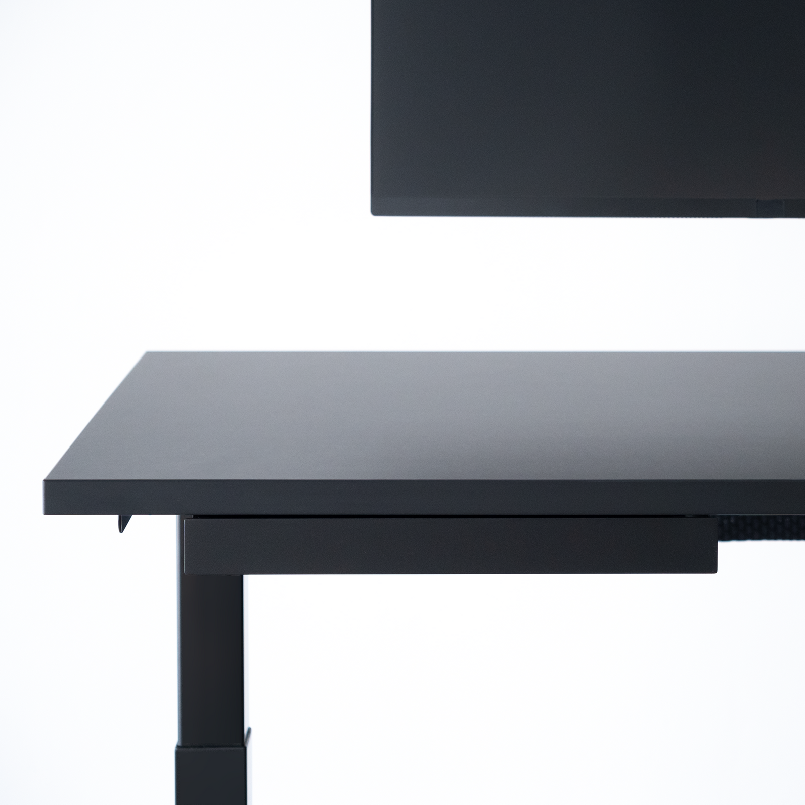 モジュール式電動昇降デスク METRO DARK / Standing | PREDUCTS モジュール式電動昇降デスク METRO DARK / Standing | PREDUCTS