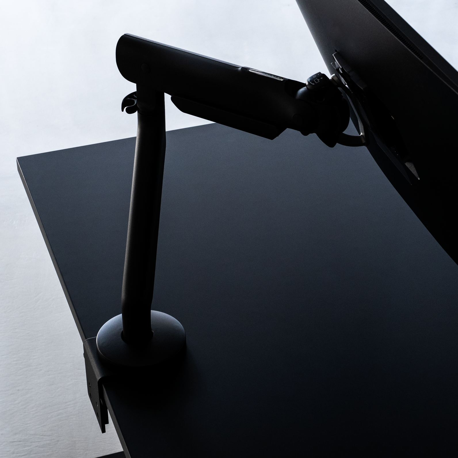 モジュール式電動昇降デスク METRO DARK / Standing | PREDUCTS モジュール式電動昇降デスク METRO DARK / Standing | PREDUCTS
