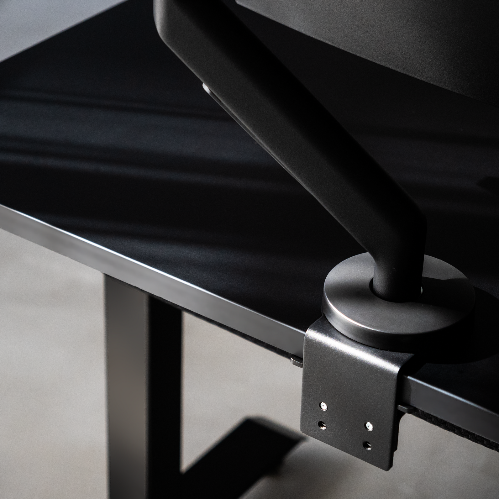 モジュール式電動昇降デスク METRO DARK / Standing | PREDUCTS モジュール式電動昇降デスク METRO DARK / Standing | PREDUCTS